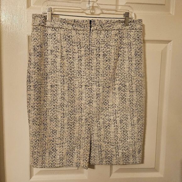 Banana Republic knee length tweed pencil skirt - Picture 4 of 4